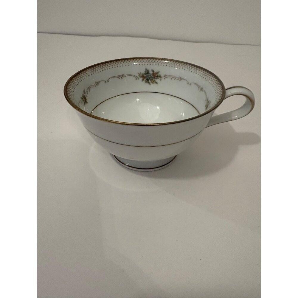 Noritake Joanne 2486 Vintage Porcelain Teacup With Gold Trim Approx 3.75 x 2.25"